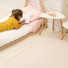 Ropa de cama triángulos gris y rosa y alfombra de estrellas blancas