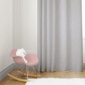 Cortina liso gris con silla