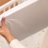 Relleno protector de cuna y maxicuna bebé. Relleno de protector de cuna que se puede desenfundar de Estrellita la Valiente.