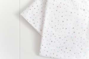 Juego de sábanas minicuna y capazo triángulo gris y mint con tejido 100% algodón orgánico