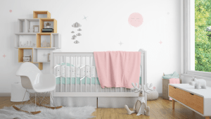 Manta polar rosa en cuna