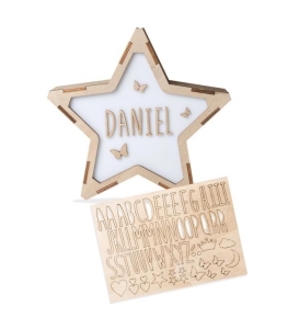 Lámpara quitamiedos personalizada con tabla de letras y elementos decorativos