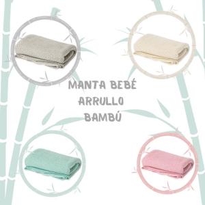 Manta bebé arrullo bambú variedad colores Estrellita la Valiente. Variedad de colores de la mantita de bambú con bambú de fondo y mantitas dobladas en colores mint, gris, rosa y beige.