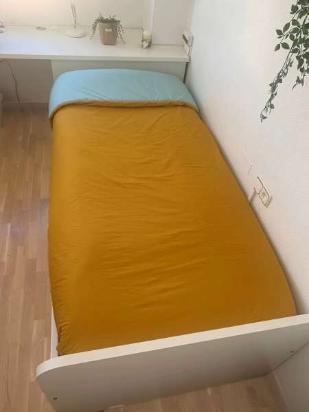 Habitación infantil con edredón reversible de cama mostaza y mint. Tejido 100% algodón orgánico Estrellita la Valiente