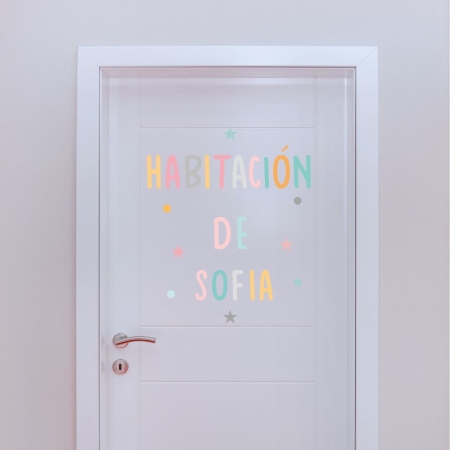 Vinilo Abecedario sobre puerta infantil Estrellita la Valiente Vinilo Abecedario sobre puerta infantil. Vinilo con stickers a base de letras de colores para personalizar habitaciones o puertas