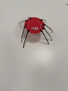 Manualidad para Halloween: una araña saltarina
