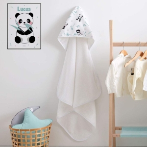 Nuestras capas de baño secan acariciando la piel de los pequeños.