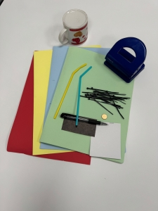 Materiales que necesitaremos para realizar nuestra araña saltarina.
