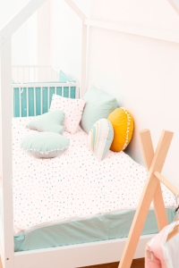 Saco nórdico triángulos gris y mint con casita